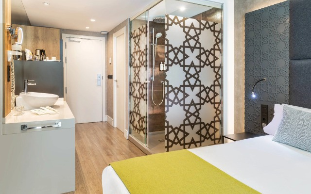 Catalonia Giralda Hotel