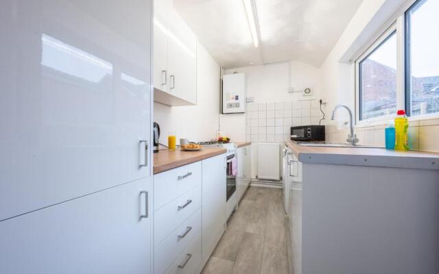 Clayton Street by Tŷ SA