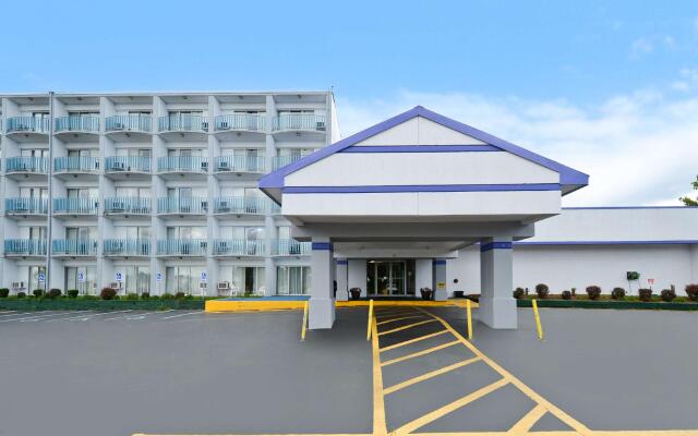 Howard Johnson by Wyndham Benton Harbor/St. Joseph