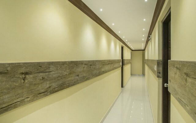 OYO 13594 Mathrushree Residency