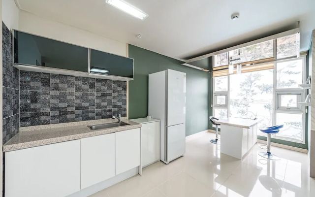 Pohang Pinewave Sea & Spa Pension