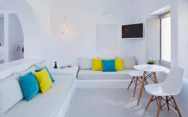 Skyfall Suites - Adults Only