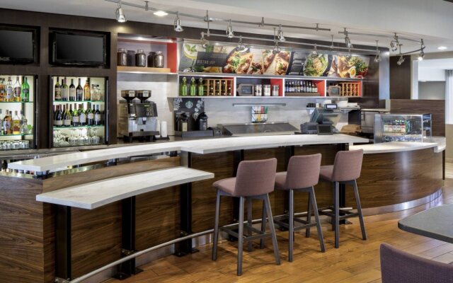 Courtyard by Marriott Dallas Arlington/Entertainment Dist