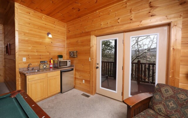 Mountain Sunrise - Five Bedroom Cabin
