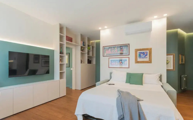 Como Volta Square With Terrace by Rent all Como