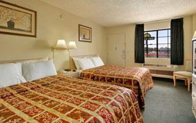 California Inn & Suites Adelanto US 395