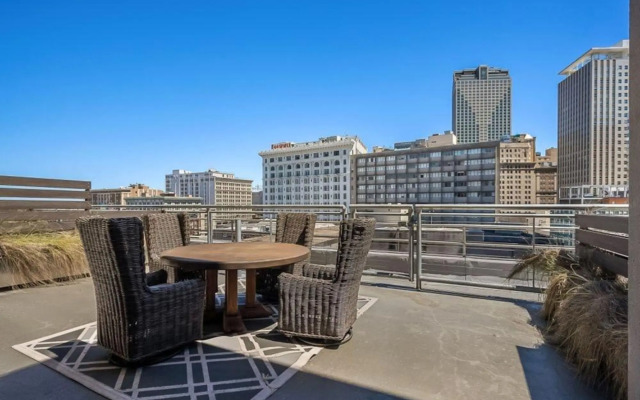 NOLA Charm Luxury 4-Bed Retreat Steps from French Quarter