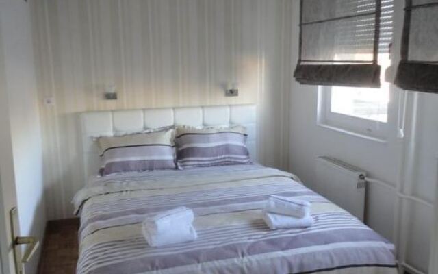 Apartment Arena White