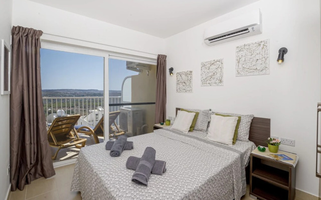 Summer Breeze with Panoramic terrace by Getaways Malta