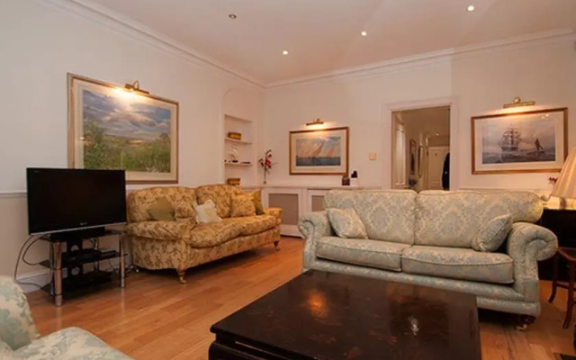 Veeve  Egerton Gardens 3 Bedroom 3 Bathroom In Elegant Knightsbridge