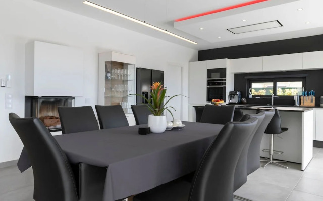 Manatee Modern Luxurious Villa