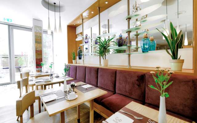 Hotel Bleibtreu Berlin by Golden Tulip