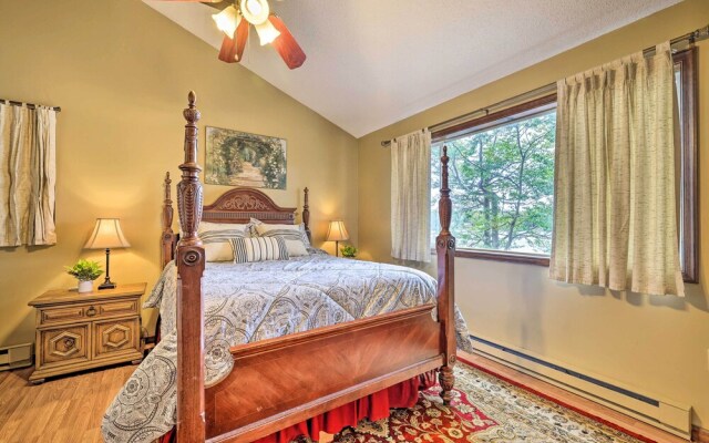 Game Room & Kayaks: Lakefront Poconos Home!