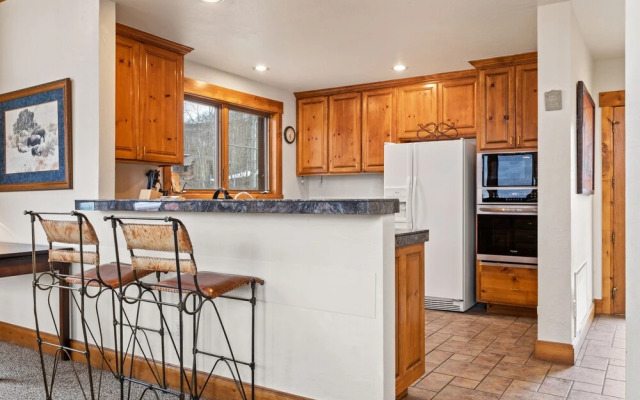 Russell Home by Avantstay Expansive Deck, Stunning Views & Hot Tub!