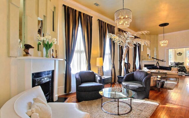 Champagne Suite