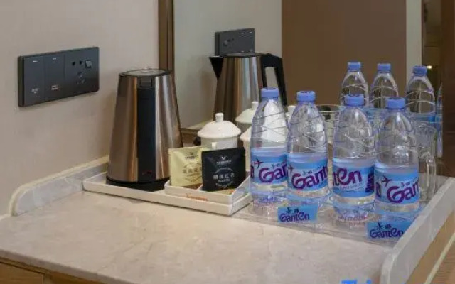 vienna international hotel（yueyangxian Bus station store）