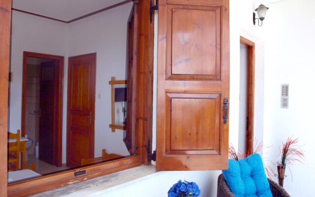 Paradeisos Double Room With Balcony 2