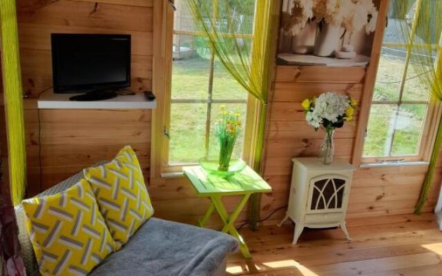 Log cabin retreat and luxury bell tent
