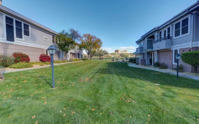 Scottsdale Condo Overlooking Golf Course