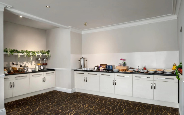 Ramada by Wyndham Cheltenham