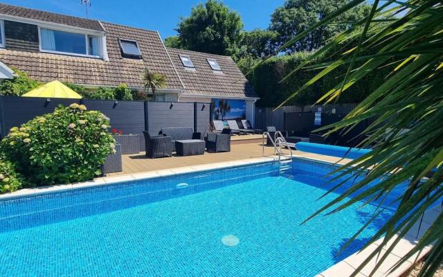 Beautiful apartment with private pool near Tenby