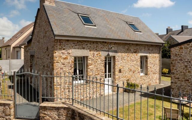 Holiday Home Zoé (CEZ407)