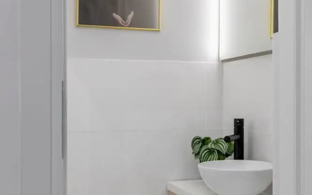 Luxury Piata Romana 2BR Urban Sanctuary by HOLT