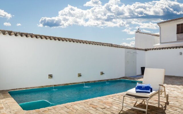 Hotel  YIT La Casona del Arco