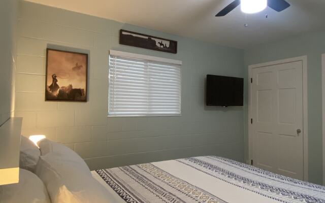 Holiday Motel & RV Park