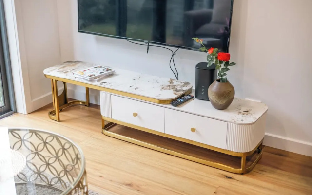 StayAU Stylish 4BR Home Ringwood