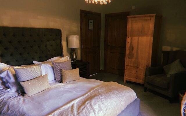 The Queens At Horton