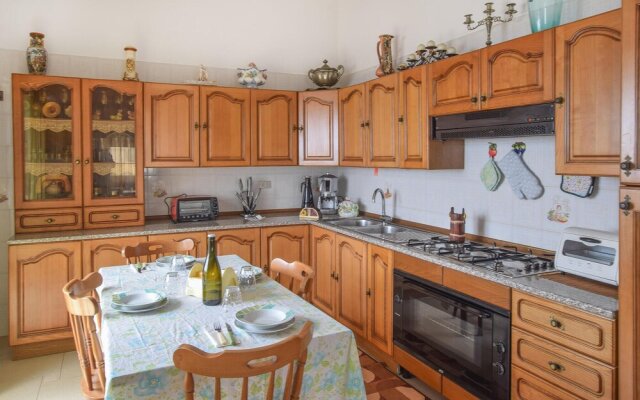 Nice Apartment in Reggio di Calabria With 2 Bedrooms and Wifi