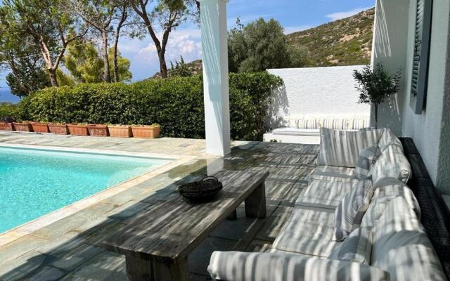 5 Bedroom Villa with Private Pool, Saronida, Athens Riviera
