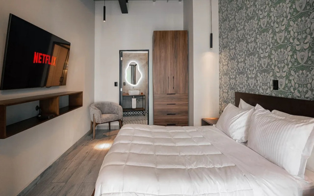 Botanic Loft Stylish Cozy Retreat w Kitchen Private Bath