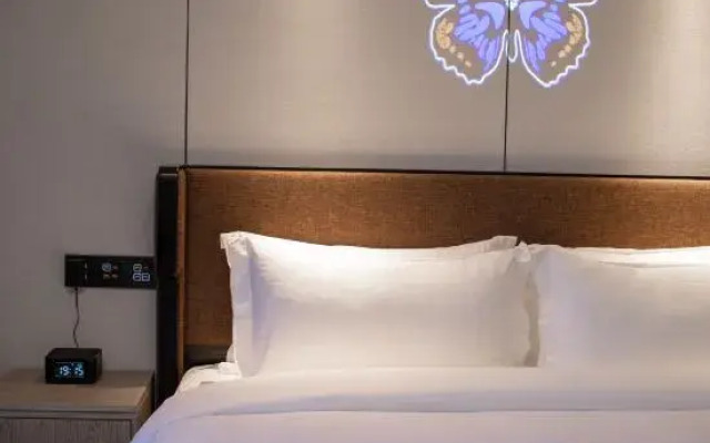 Paco Hotel (North Square Branch of Maoming HSR Station)