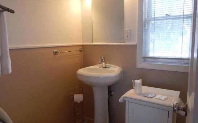 Eagle House Beachside Motel