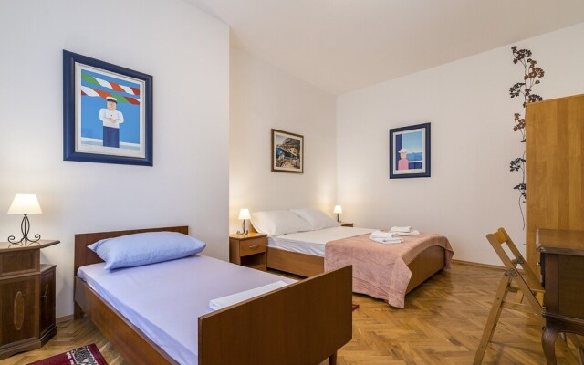 Apt. With Patio in the Very Center of Split