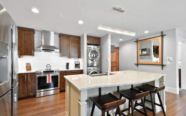 Lowell at Park City 5018, Park City