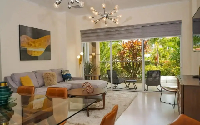 3BR Ground Level Eagle Beach Condo Pool GYM