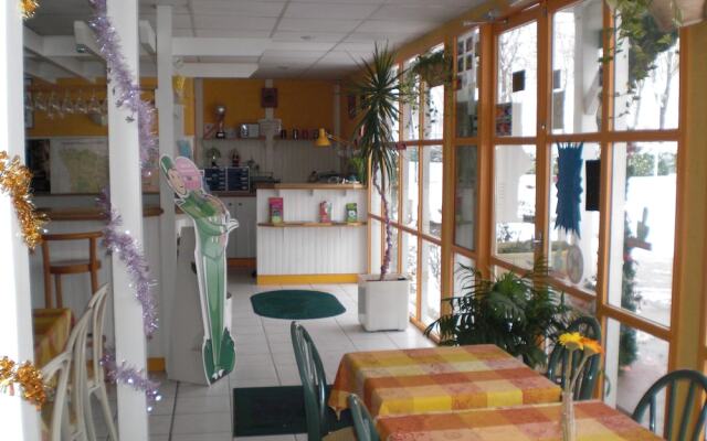 Fasthôtel Paris Ouest - Plaisir