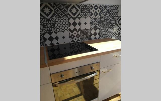 4 min walk to Metro, 60m², renovated, La Défense