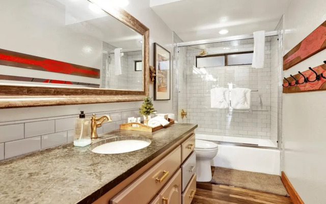 Serenity Cove Lake House #2472 by Big Bear Vacations