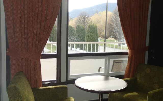 Bowmont Motel