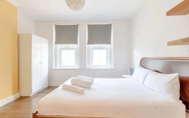 Spacious 2 Bedroom in Gorgeous Camberwell With Garden