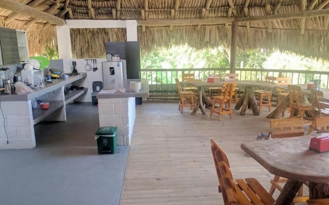El Zoo Hostel & Pool
