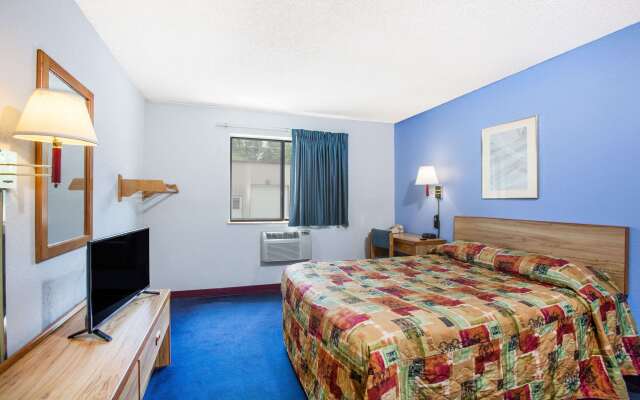 Super 8 by Wyndham Hot Springs