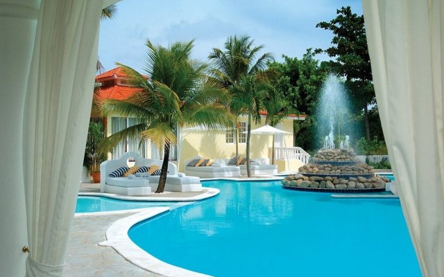 Lifestyle Crown Residence Suites - All Inclusive