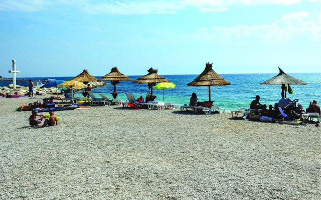 Amazing apartment in Podstrana w/ WiFi and 2 Bedrooms