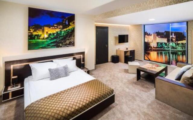 Central Point Boutique Hotel