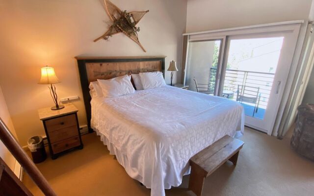 #408 Vail International